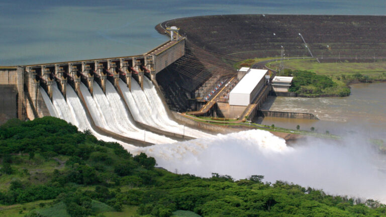 Lei 15.269/2025 reforça a integração água-energia-navegação, valoriza reservatórios e muda premissas operacionais do setor elétrico. Entenda os impactos regulatórios e econômicos.